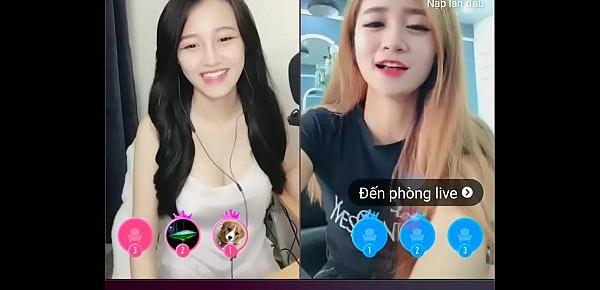  Two cute girl in livestream Uplive